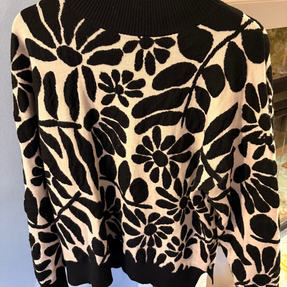 EUC Gorman Black and Cream Ivory White Mockneck Sweater--Medium